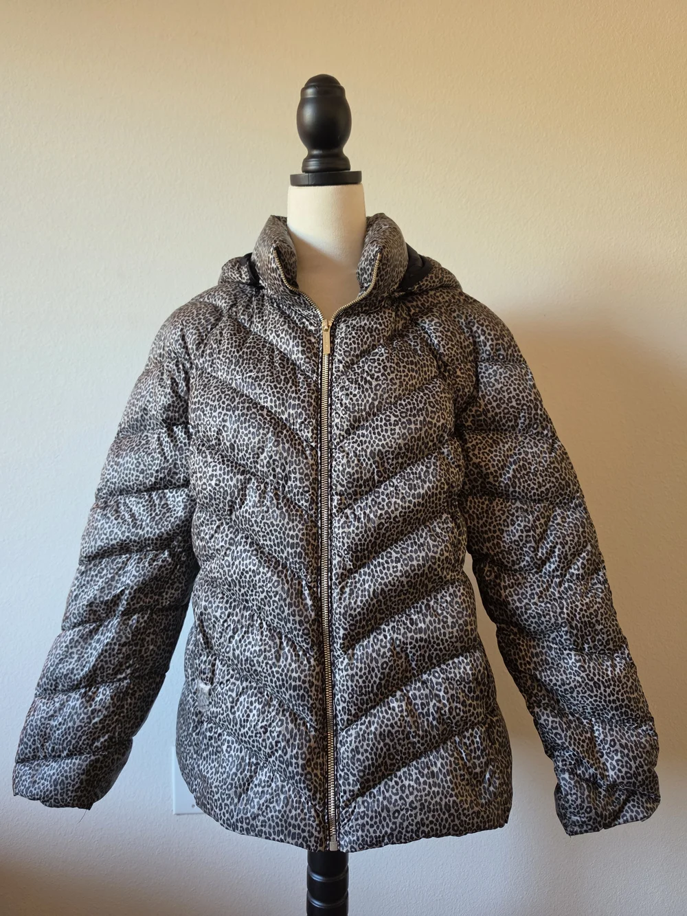 Michael Kors packable hooded down fill leopard print puffer jacket Size L